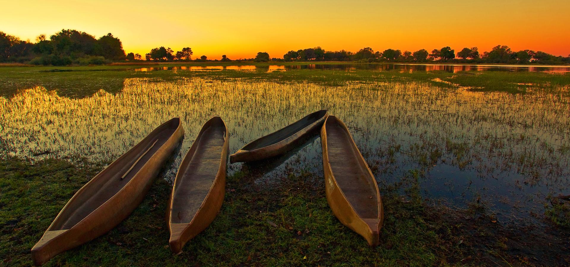 Botswana Safari: Sonnenaufgang über dem Okavango Delta